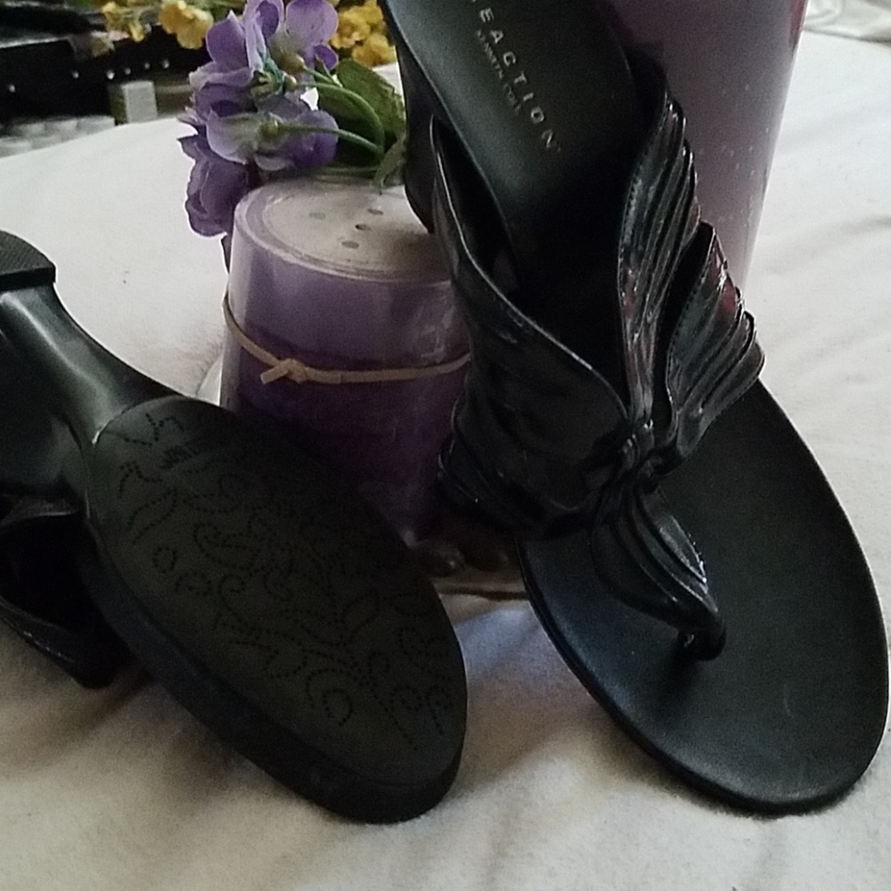 Shoe - Picture 2 of 3